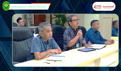 Ketua PT Padang melakukan pembinaan terhadap hakim. Foto : Dokumentasi PT Padang