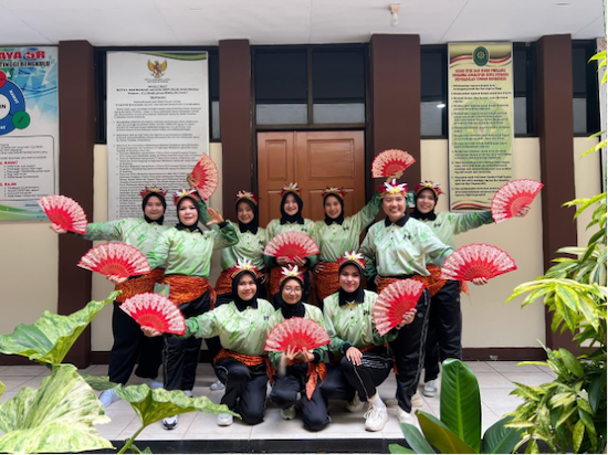 Tim dance anggota Dharmayukti Karini Cabang Curup, yang ikut berlomba dalam acara HUT DYK ke-23