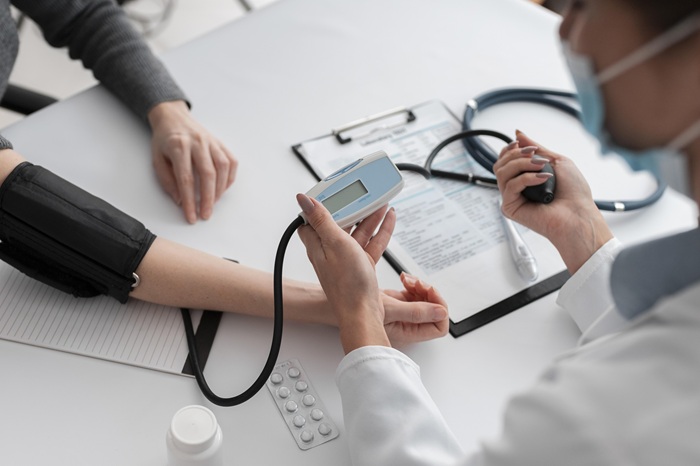 Ilustrasi medical check up. Foto : freepik.com