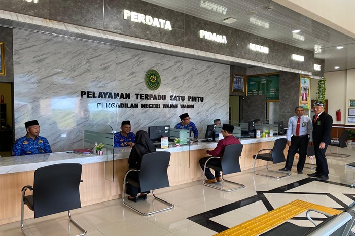 Role play PTSP di PN Wangi-Wangi. Foto ; Rahmad Ramadhan Hasibuan