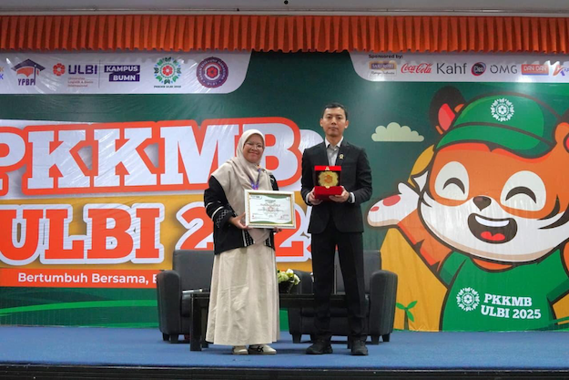 Hakim PTUN Bandar Lampung, Heri Senoaji, S.H., saat Mengisi Kuliah Umum dalam Kegiatan PKKMB di Kampus ULBI. Foto : Dokumentasi penulis