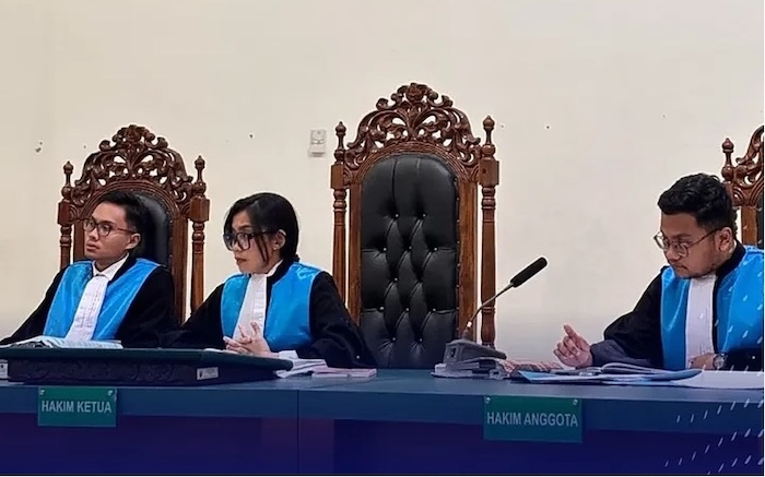 Majelis Hakim PTUN menggelar sidang. Foto : DOkuemntasi PTUN Palangkaraya