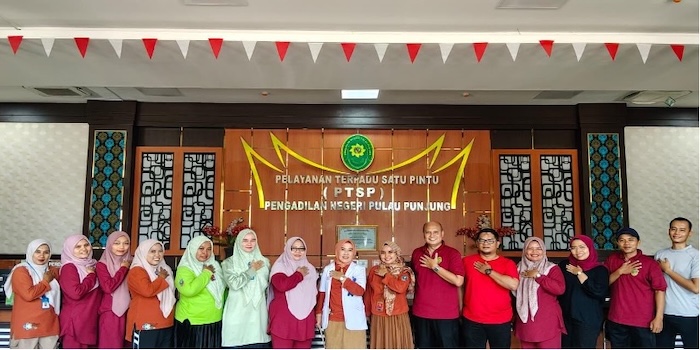 Seluruh Aparatur PN Pulau Punjung Lari Keliling Kantor, Ada Apa?