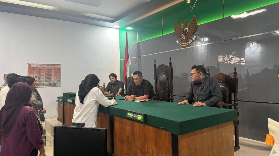 Majelis Hakim PN Baubau pada perkara yang menghasilkan diversi. Foto : Dokumentasi PN Baubau