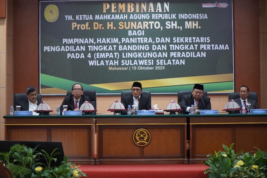 Pembinaan oleh Ketua MA di PT Makassar. Foto : PT Makassar