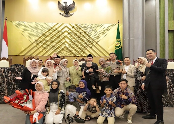 Kepala BUA MA Dr. Sobandi, S.H., M.H bersama keluarga. Foto : Dokumentasi penulis