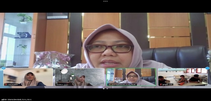 Ketua Pengadilan Negeri Pulau Punjung Dr. Diana Dewiani, S. H., M. H menjadi narasumber dalam webinar. Foto : Dokumentasi Penulis