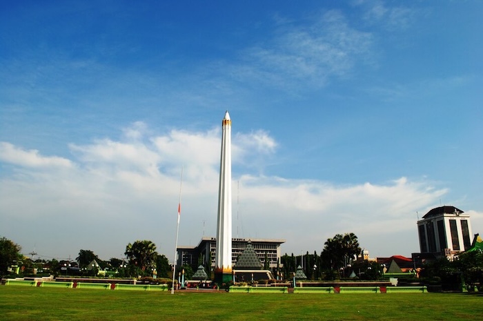 Tugu Pahlawan di Surabaya. Foto : Wikipedia