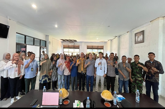 Ketua PN Makassar melakukan sosialisasi PERMA Nomor 1/2014 di Pulau Barrang Lompo. Foto : Dokumentasi PN Makassar