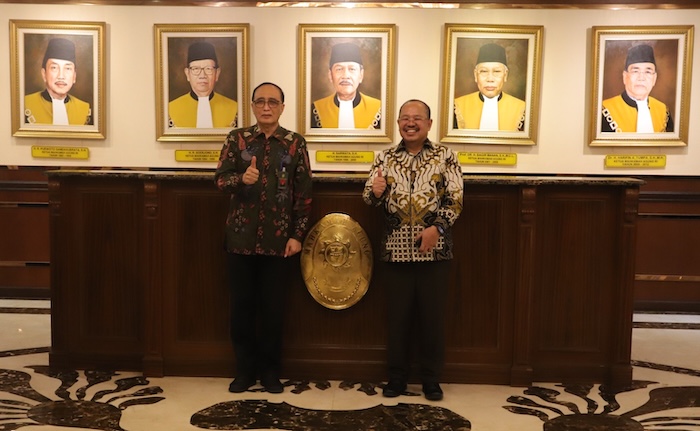 Ketua MA berfoto bersama Ketua KY. Foto : Dokumentasi Humas MA