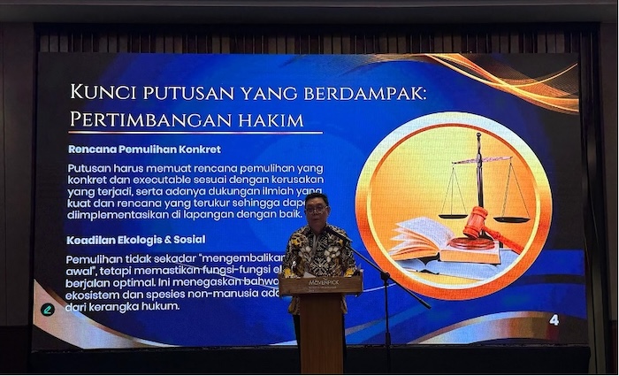 Prof. Dr. H. Yodi Martono Wahyunadi, S.H., M.H., Sebagai Keynote Speech Dalam Kegiatan Forum Ahli Penegakan Hukum Kehutanan. Foto Dokumentasi Penulis.
