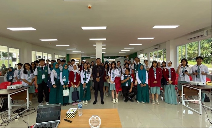 Perkenalkan Profesi Hakim, PN Pelalawan Menjadi Pembicara di Kegiatan Career Day SMA Mutiara Harapan