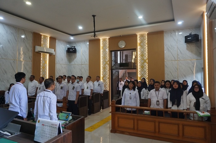 Rapat bulanan PN Karawang yang dipimpin Ketua dan Wakil Ketua PN Karawang. Foto : Dokumentasi PN Karawang