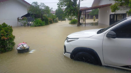 Beberapa titik di Kota Lhokseumawe yang terendam banjir akibat hujan deras. Foto: Dokumentasi PN Lhokseumawe