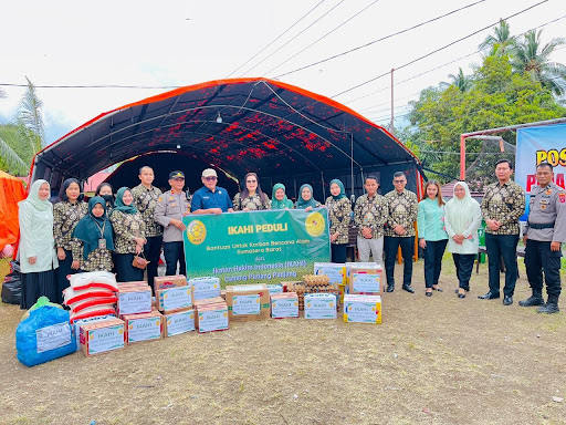 Meletakkan Palu, Mengulurkan Tangan: Aksi Kemanusiaan IKAHI Cabang Padang Panjang Kepada Korban Bencana Alam Sumatera Barat