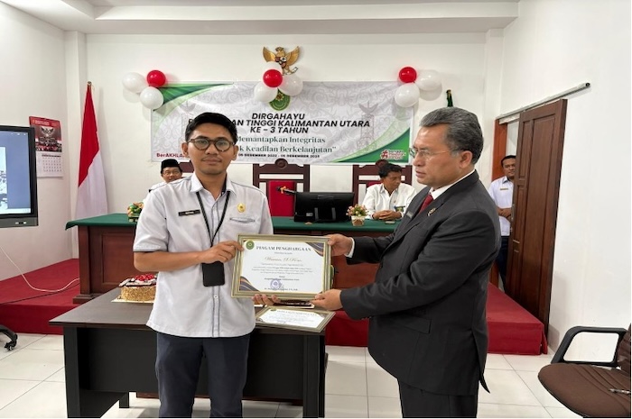 Apresiasi PN terbaik se-Kalimantan Utara dalam momen HUT Ke-3 PT Kaltara. Foto : Dokumentasi PT Kaltara