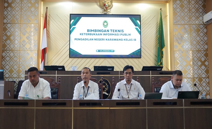 Narasumber Bimtek Komunikasi Pubik di PN Karawang. Foto : Dokumentasi PN Karawang