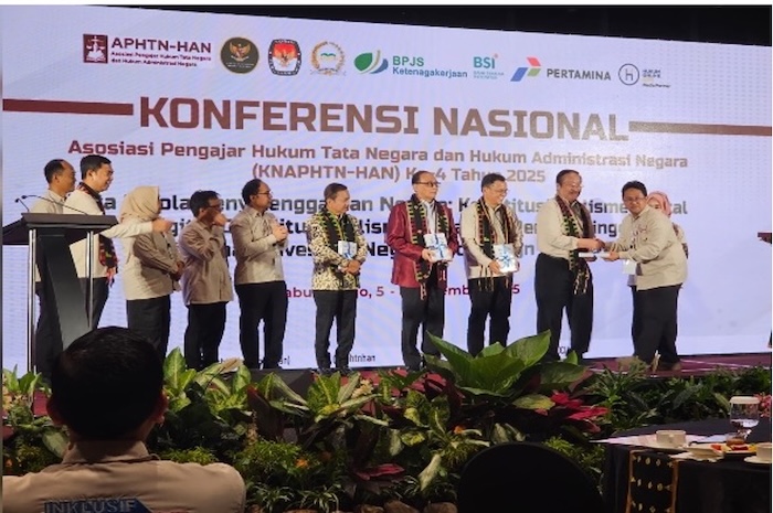 Buku Hukum PTUN Hasil Kolaborasi Para Akademisi dan Hakim PTUN Diluncurkan