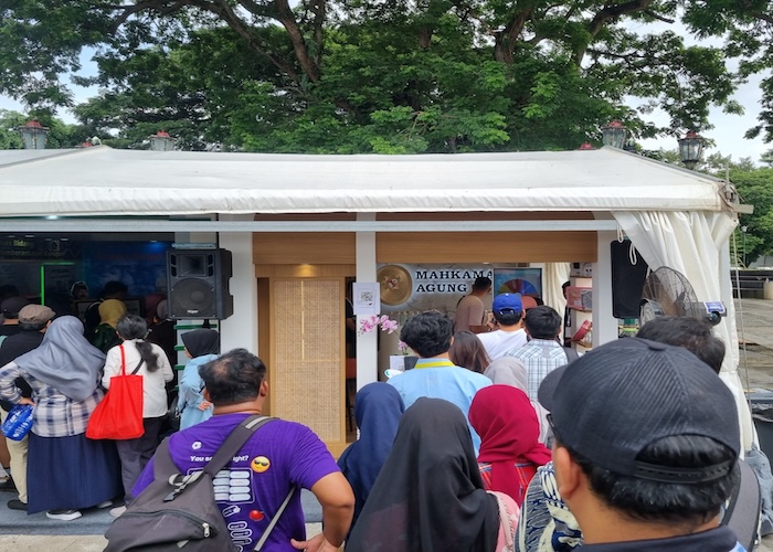 Antrian pengunjung Booth MA di Pameran HAKORDIA 2025. Foto : Dokumentasi Humas MA