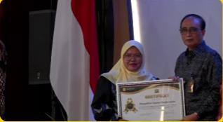 Penyerahan Kepada PA Banjarmasin sebagai Satuan Kerja Terbaik Dalam Efektivitas Pembelajaran dan Pelaporan Gratifikasi | Foto : Tangkapan Layar Penulis