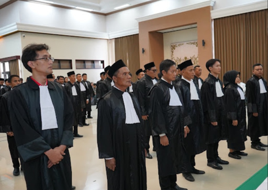 Pengambilan Sumpah Advokat oleh KPT Surabaya | Foto : Dokumentasi PT Surabaya