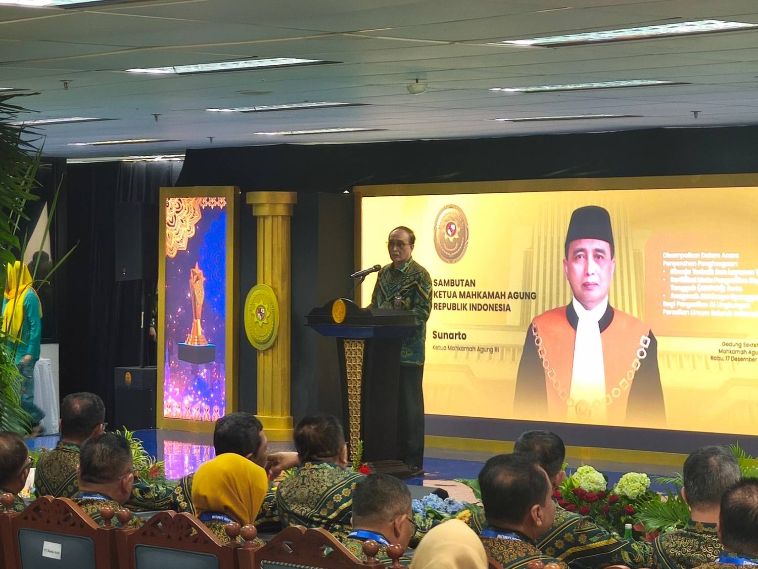 Ketua MA ketika memberikan sambutan pada acara penganugerahan penghargaan Abinaya Upangga Wisesa | Foto : Dokumentasi Penulis