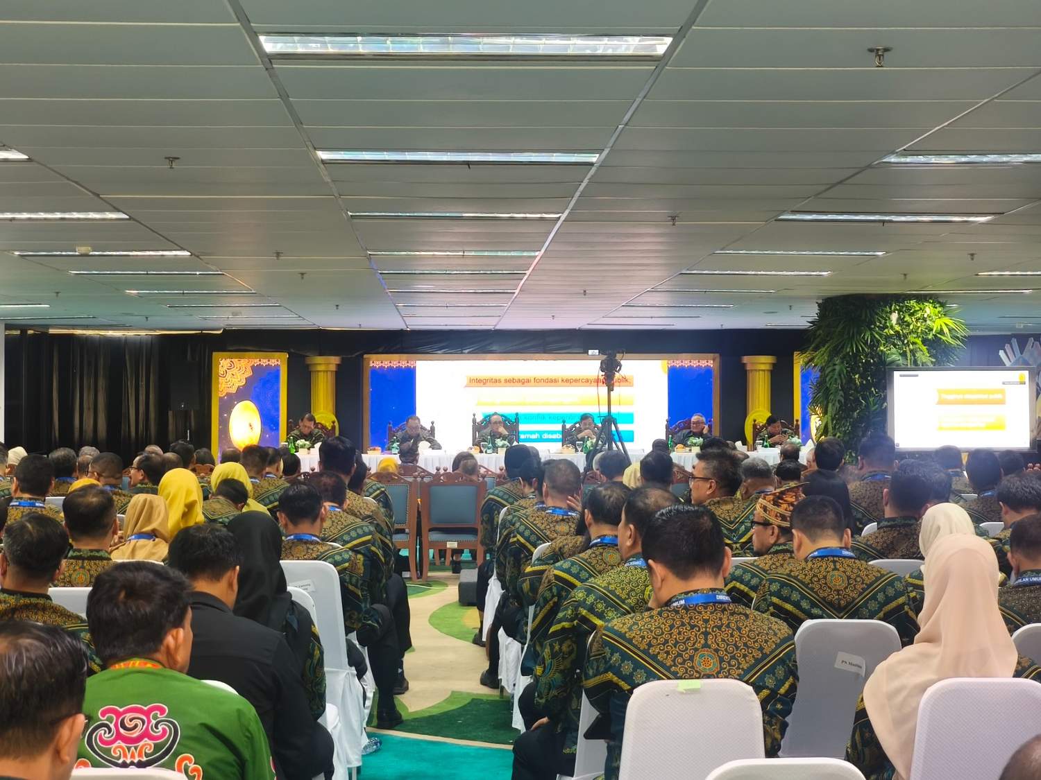 Wakil Ketua Mahkamah Agung Bidang Yudisial, Suharto, S.H., M.Hum. Sedang  Menjelaskan Terkait Teknis Peradilan | Foto : Dokumentasi Penulis