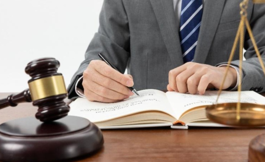 Interpretasi Dan Konstruksi Metode Penemuan Hukum Oleh Hakim