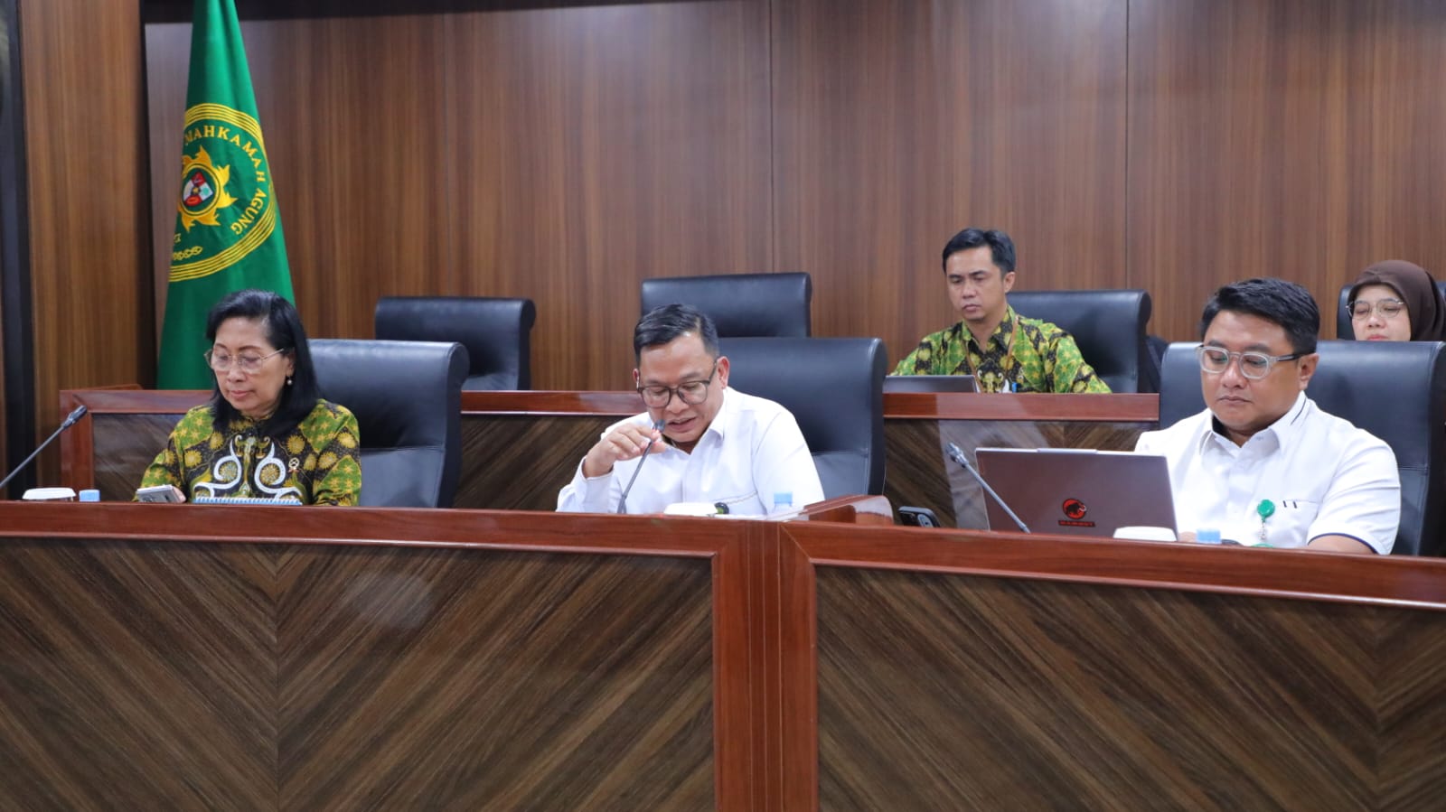 Kepala Biro Keuangan Mahkamah Agung Republik Indonesia, Edi Yuniadi menjelaskan tentang Asuransi Jaminan Kesehatan Hakim | Dok. Istimewa