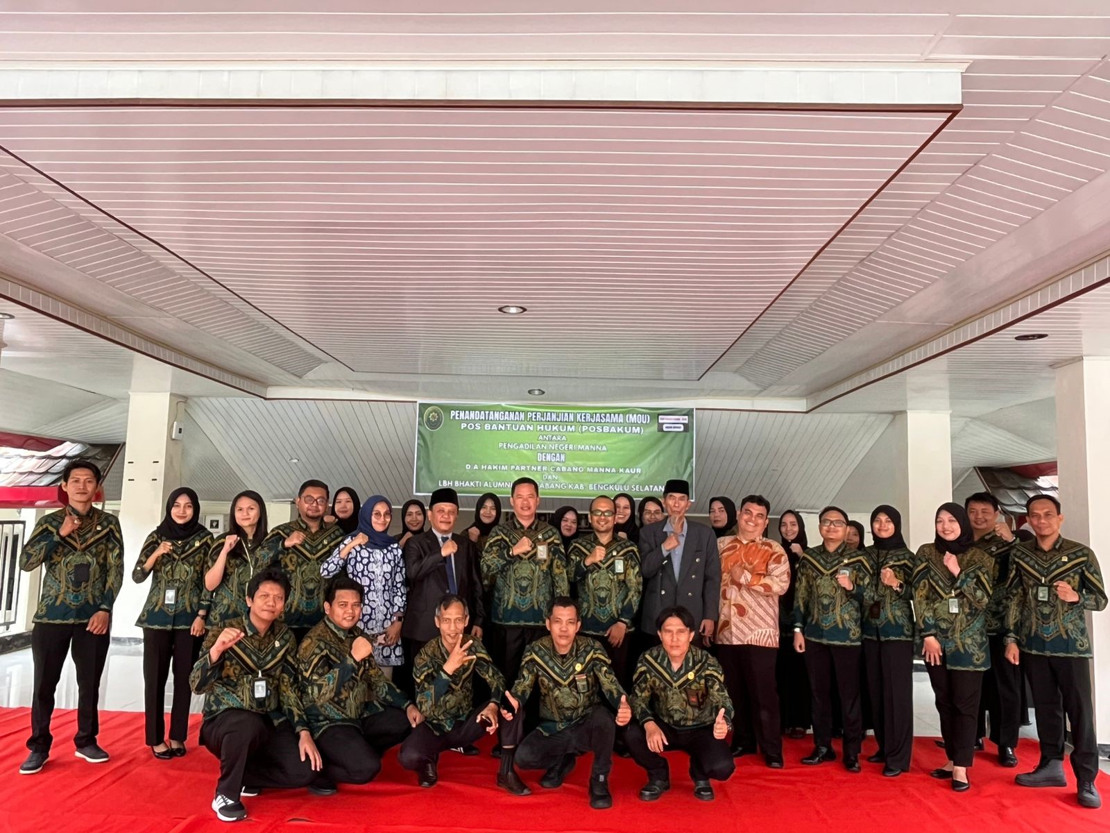 Penandatanganan PKS POSBAKUM:  Ketua PN Manna Ingatkan Penegakan KUHAP Baru