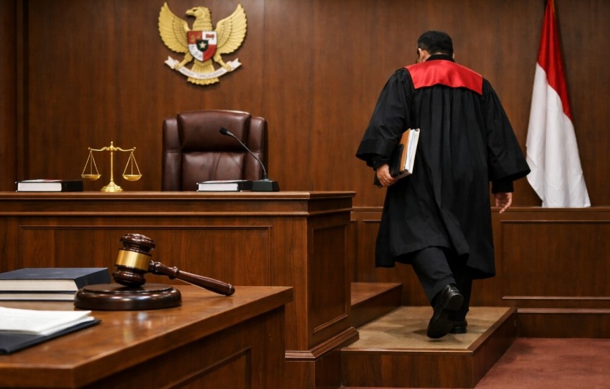 Ad Hoc JUGA HAKIM, kok WALK OUT