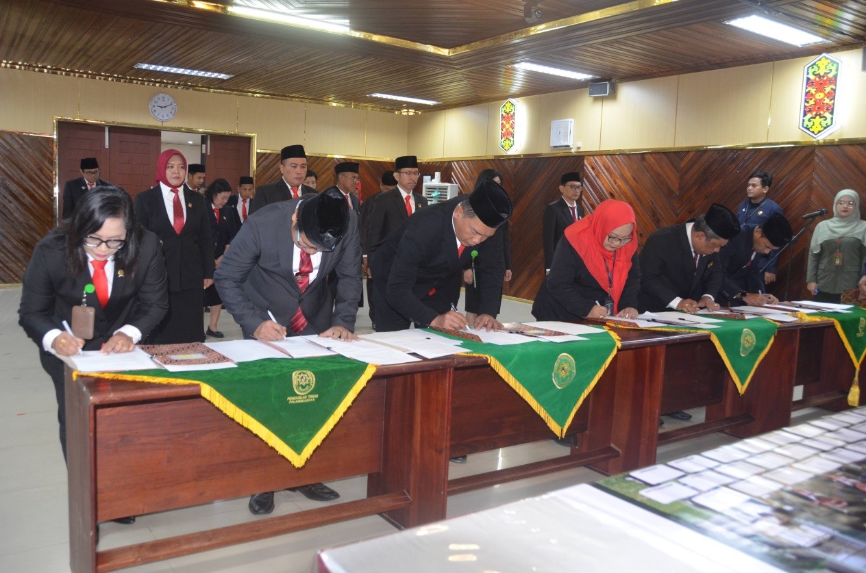 PT Palangkaraya Teguhkan Komitmen Integritas melalui Penandatanganan Pakta Integritas dan Sosialisasi KUHP, KUHAP, serta IASC