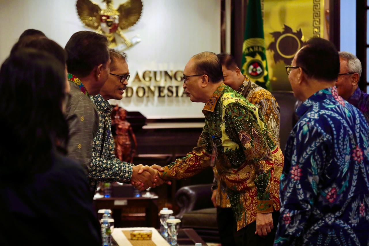 Ketua Mahkamah Agung menyambut kedatangan para Anggota Komisi Yudisial periode 2025-2030 di kantor MA | Dok. Humas MA