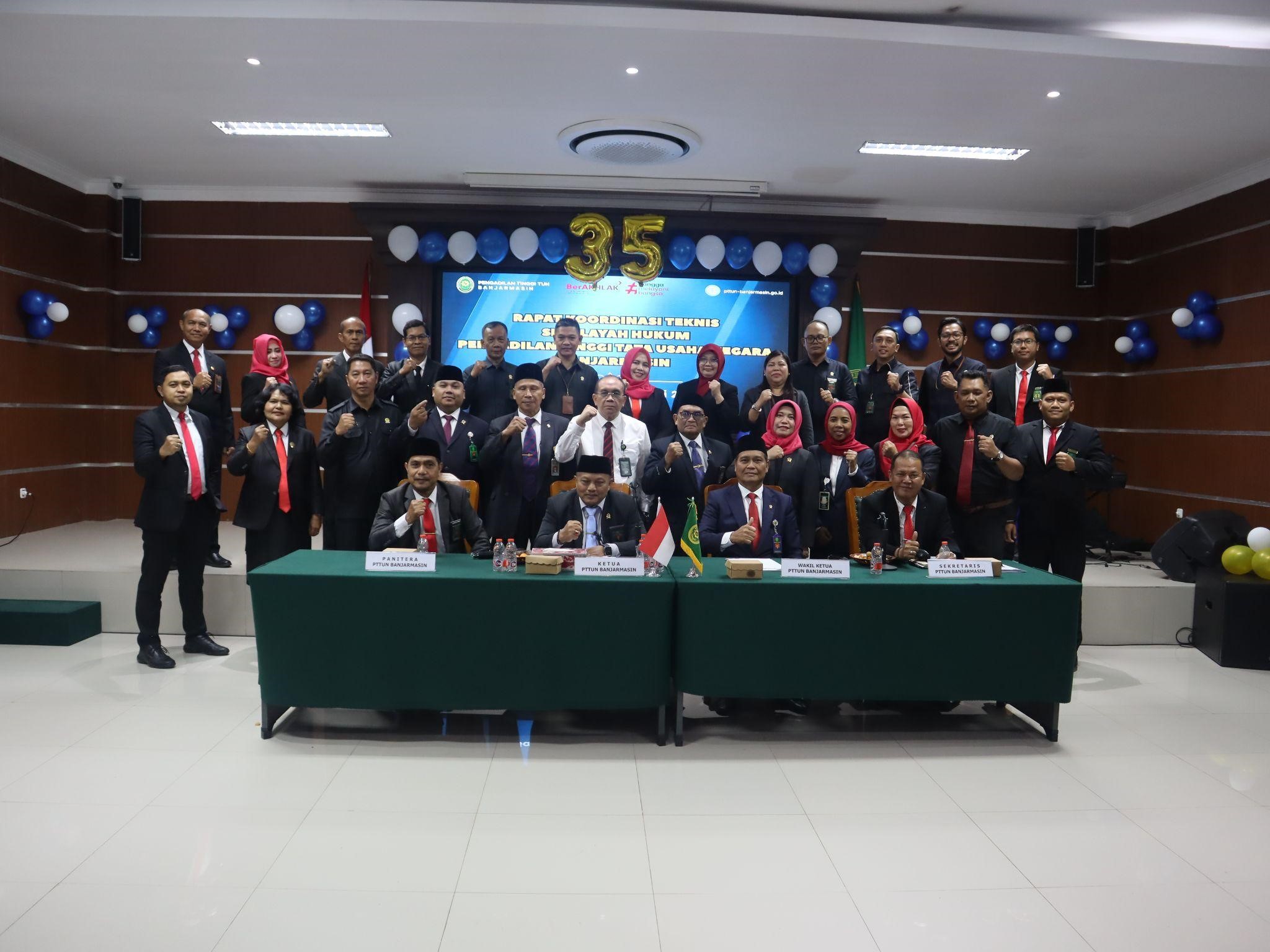 (Foto: Rapat Koordinasi Teknis Pengadilan Tata Usaha Negara Sewilayah Hukum Kalimantan di PTUN Banjarmasi | Dok. PTUN Banjarmasin)