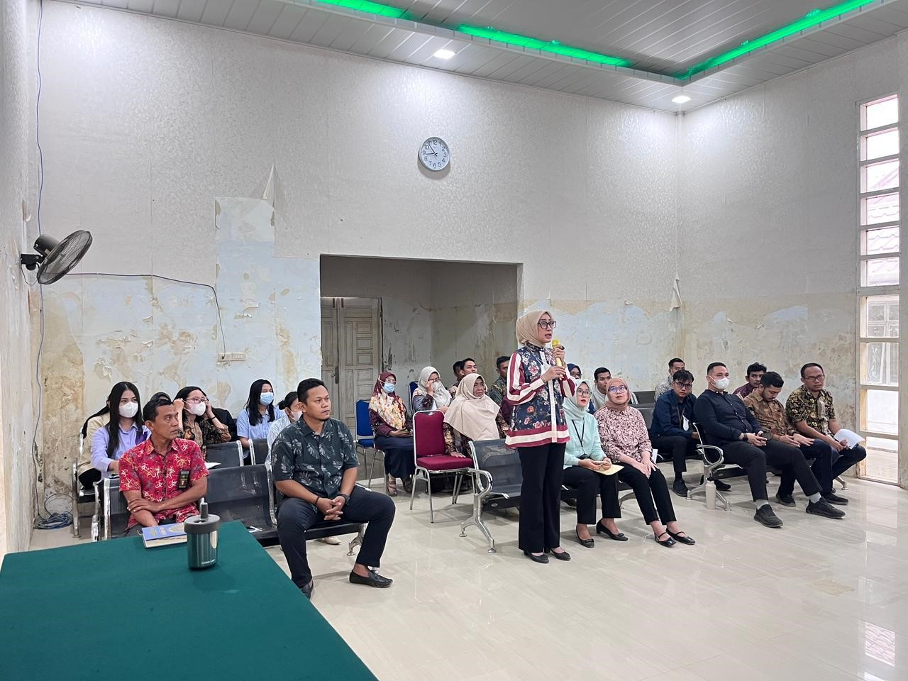 (Foto: Wakil Ketua PN Kuala Simpang, Dr. Diana Febrina Lubis, S.H., M.Kn. Laporkan Kondisi PN Kuala Simpang kepada Pengadilan Tinggi Banda Aceh secara Daring | Dok. PN Kuala Simpang)