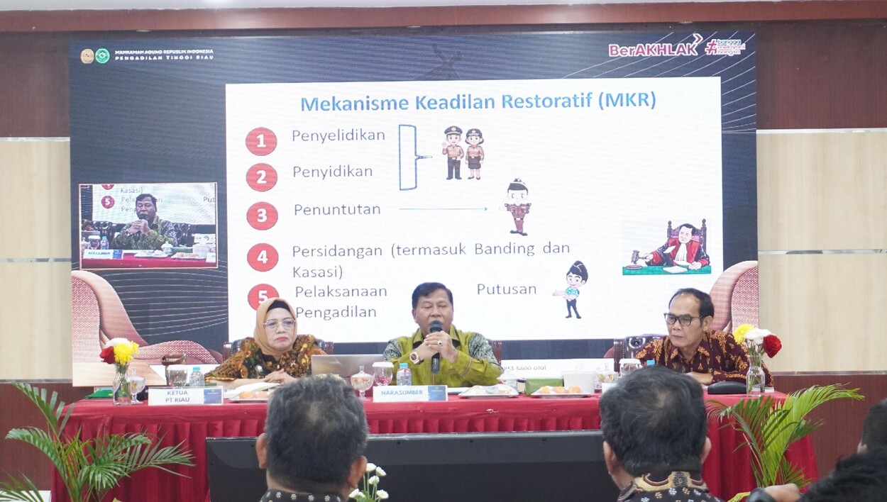 (Foto: Ketua Kamar Pidana Dr. H. Prim Haryadi, S.H., M.H. Jadi Narasumber dalam Acara Dialog Interaktif PRIMA PT Riau Episode 16 | Dok. PT Riau)