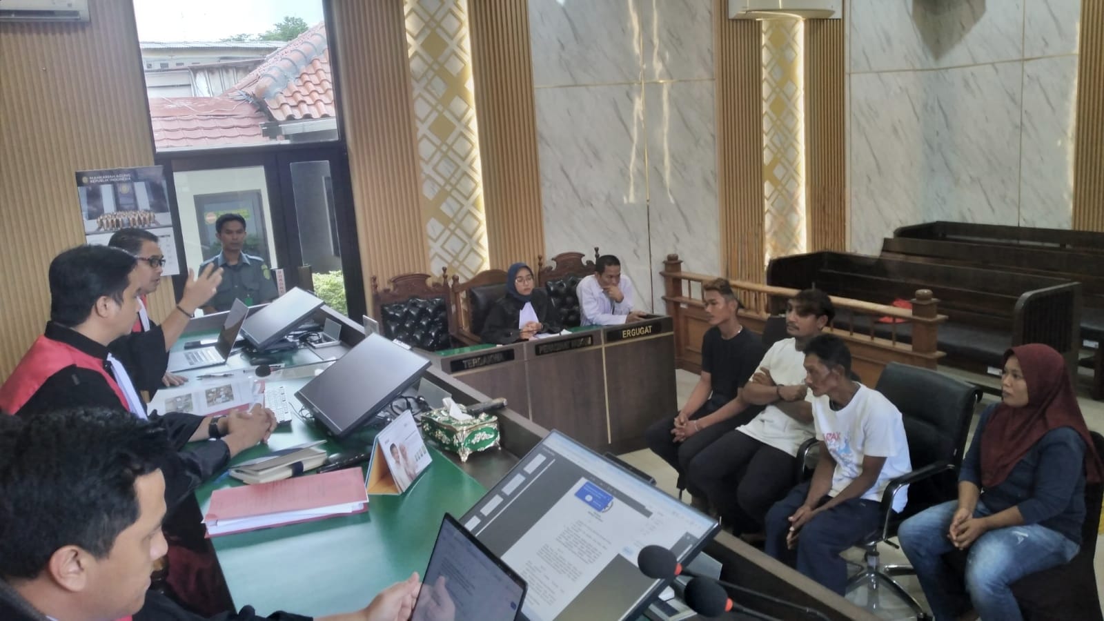 Suasana Ruang Sidang di PN Karawang dalam perkara persidangan perkara percobaan pembunuhan | Dok. PN Karawang