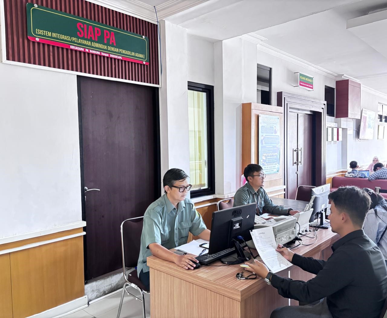 (Foto: PA Bandung dan Disdukcapil Kota Bandung Hadirkan Layanan SIAP PA | Dok. PN Bandung)
