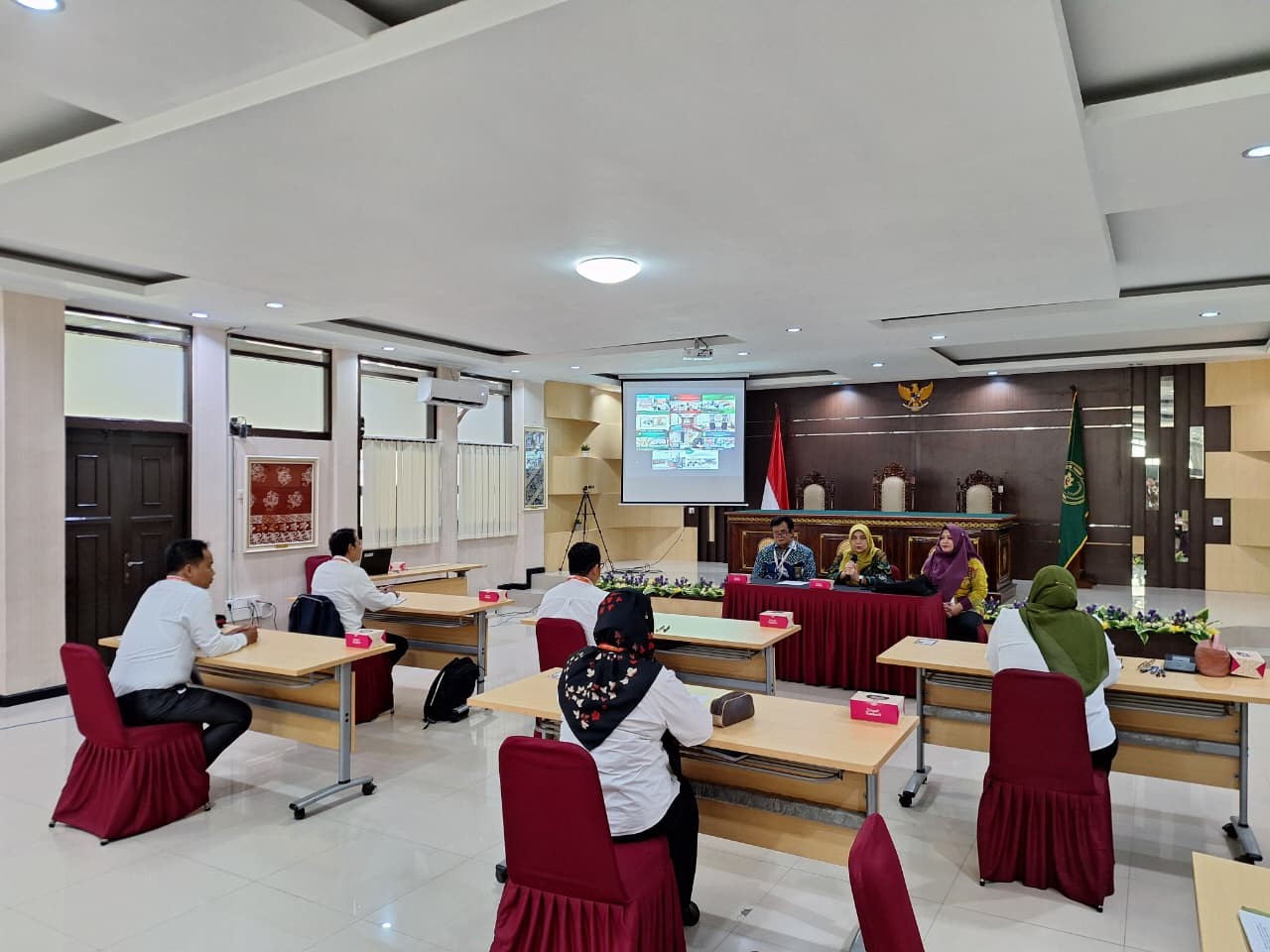 (Foto: Ujian Tertulis Calon Hakim Ad Hoc PHI di PT Kaltim | Dok. PT Kaltim)