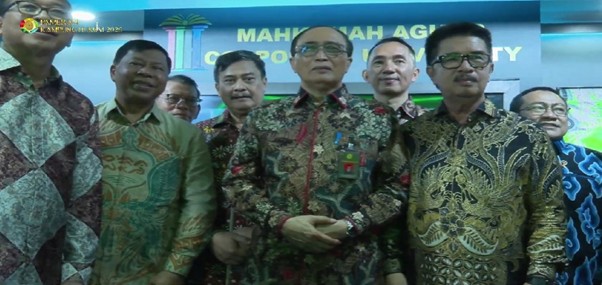 Foto Ketua MA Kunjungi Booth Pameran Kampung Hukum 2026. Dokumentasi Penulis