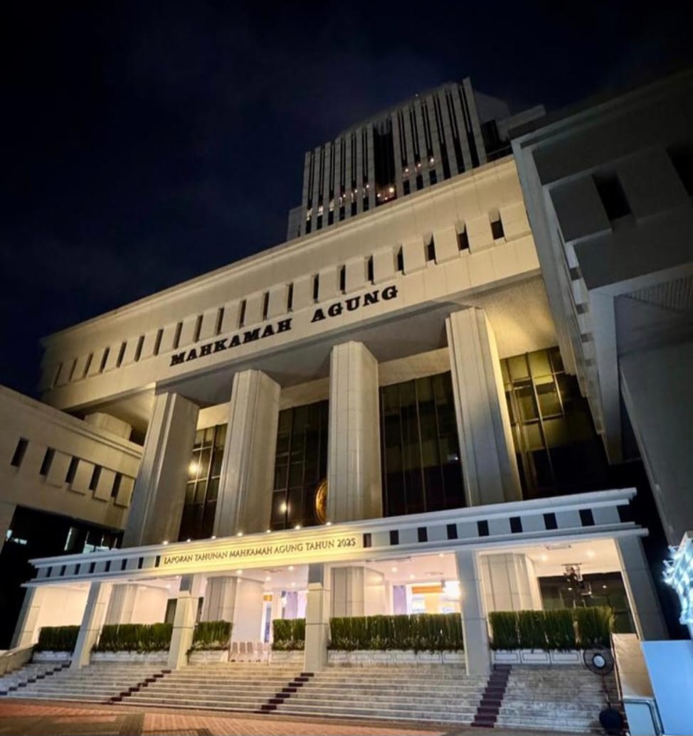 Suasana malam hari Gedung Mahkamah Agung dalam kegiatan Laporan tahunan 2025 | Dok. Biro Setpim MA