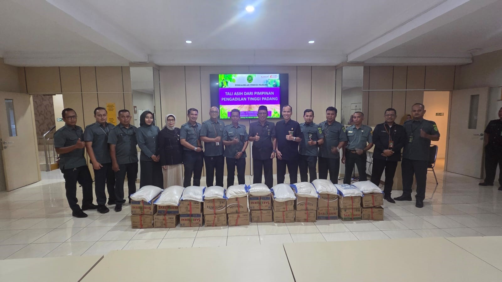 (Foto: PT Padang Gelar Aksi "Tali Kasih" dan Bagi Sembako | Dok. PT Padang)