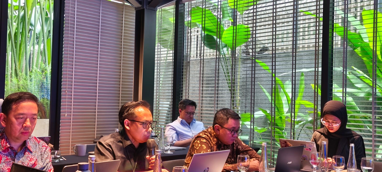 (Foto: Penyampaian Keynote Speech oleh Asep Nursobah, S.Ag.,M.H., Hakim Yustisial pada Kepaniteraan MA | Dok. Humas MA)