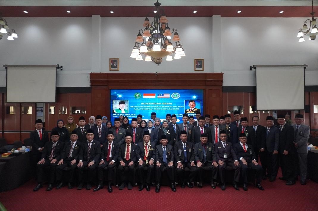 (Foto: IT PTA Bandung, Poto Bersama Delegasi Mahkamah Syarie Sarawak | Dok. PTA Bandung)