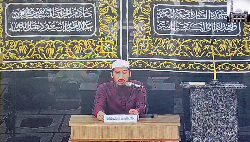 Ustaz Zakariah Anshari terlihat menyampaikan Kajian Ramadan yang digelar di Masjid Al-Mahkamah | Dok. Youtube Masjid Al Mahkamah