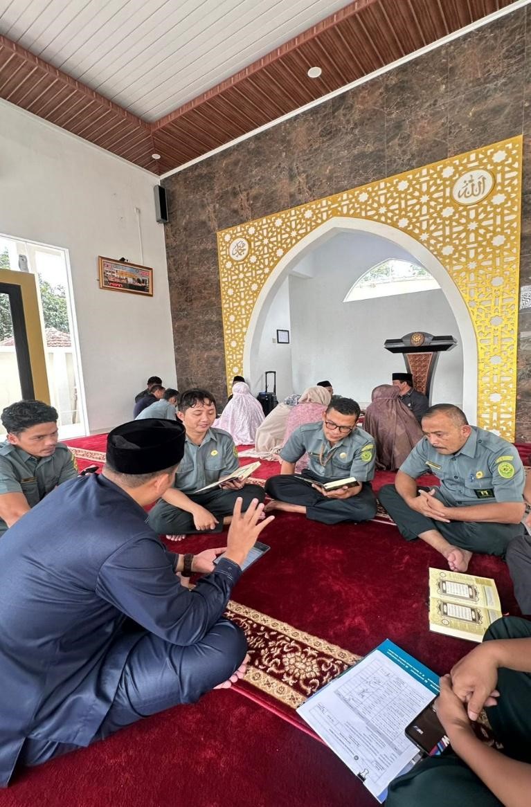 (Foto: Belajar Tahsin dan Tajwid Aparatur Peradilan | Dok. Tim IT PA Kota Cimahi)