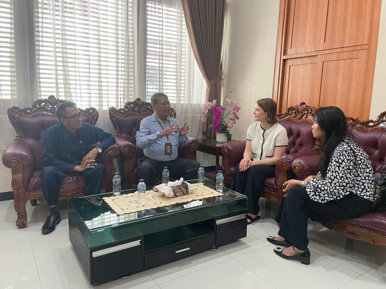 (Foto: PT Surabaya Terima Kunjungan Seorang Calon Hakim dari Jerman | Dok. PT Surabaya)