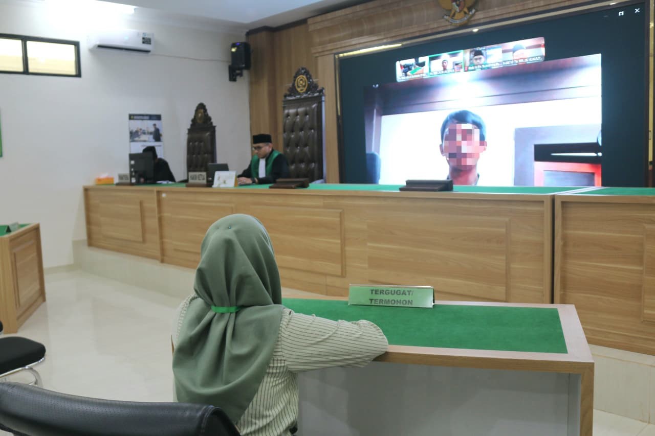 (Foto: PA Tulang Bawang Tengah Melaksanakan Agenda Persidangan Elektronik (Teleconference) Perdana | Dok. PA Tulang Bawang Tengah)