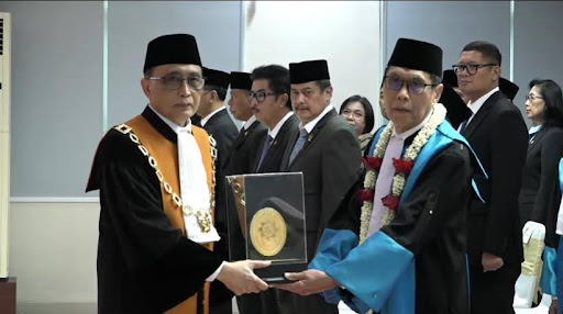 Ketua Mahkamah Agung RI memimpin prosesi wisuda purnabakti Ketua Pengadilan Tinggi Tata Usaha Negara Jakarta, H. Iswan Herwin, S.H., M.H | Dok. Penulis