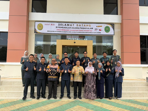 Foto Bersama KPTA Palembang dan tim ketika melaksanakan pembinaan dan pengawasan di Pengadilan Agama (PA) Pagar Alam. | Dok. PA Pagar Alam